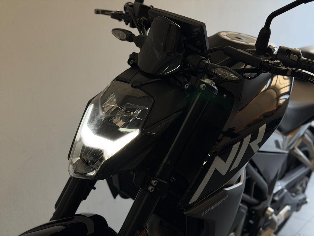 CFMOTO 300NK (2021 - 26) (5)