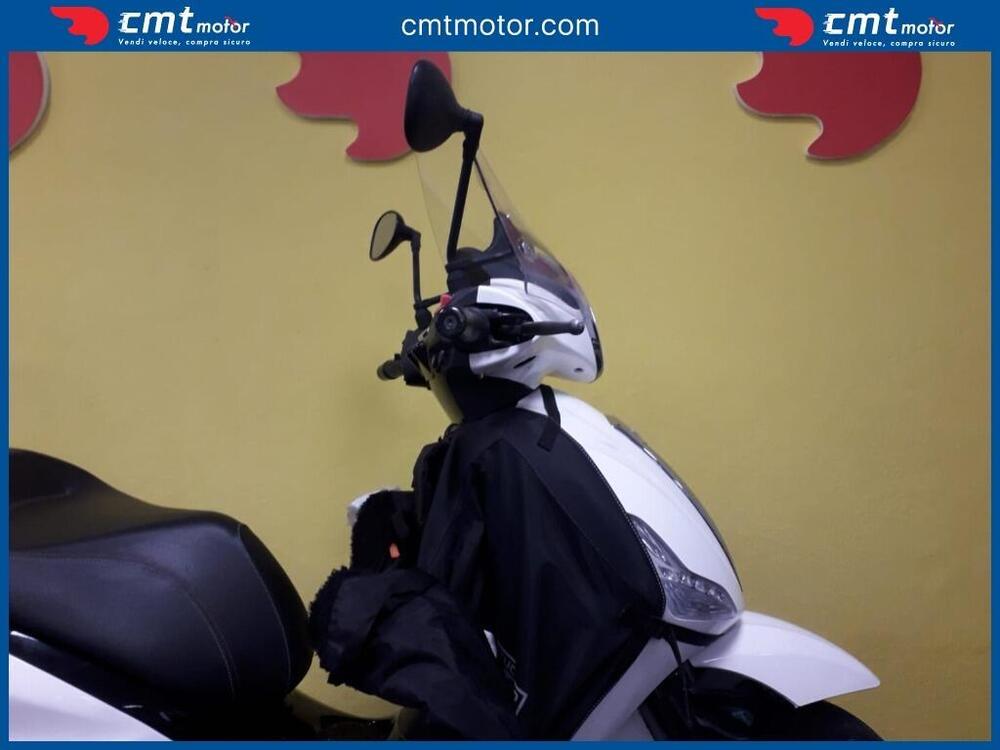 Piaggio Beverly 300 i.e. Street (2020) (8)