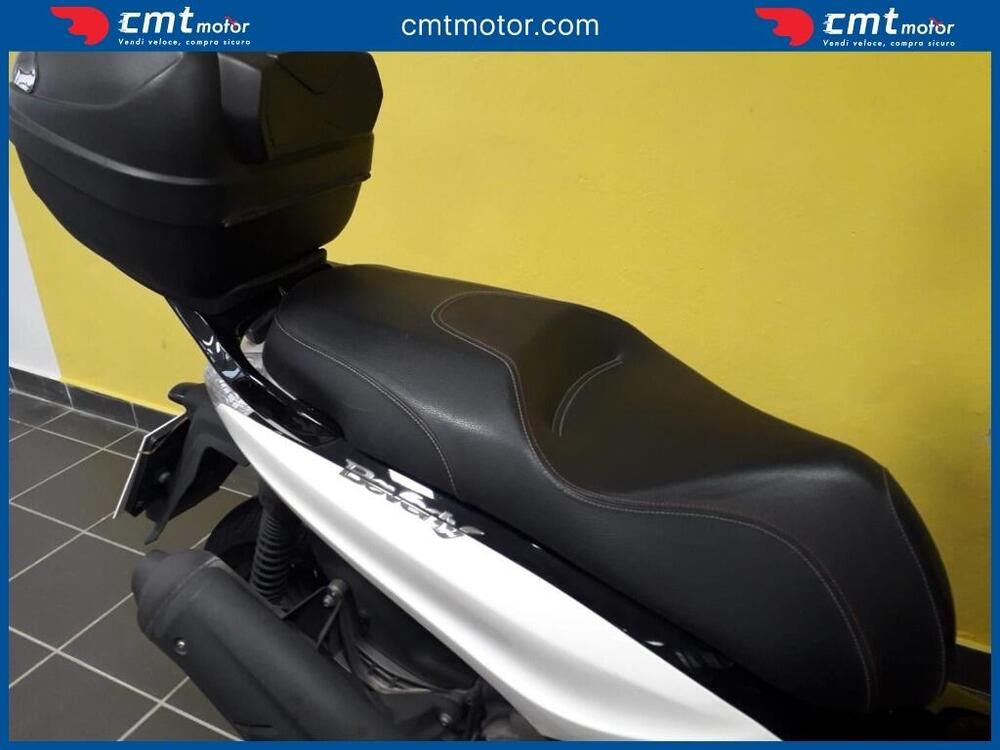 Piaggio Beverly 300 i.e. Street (2020) (9)