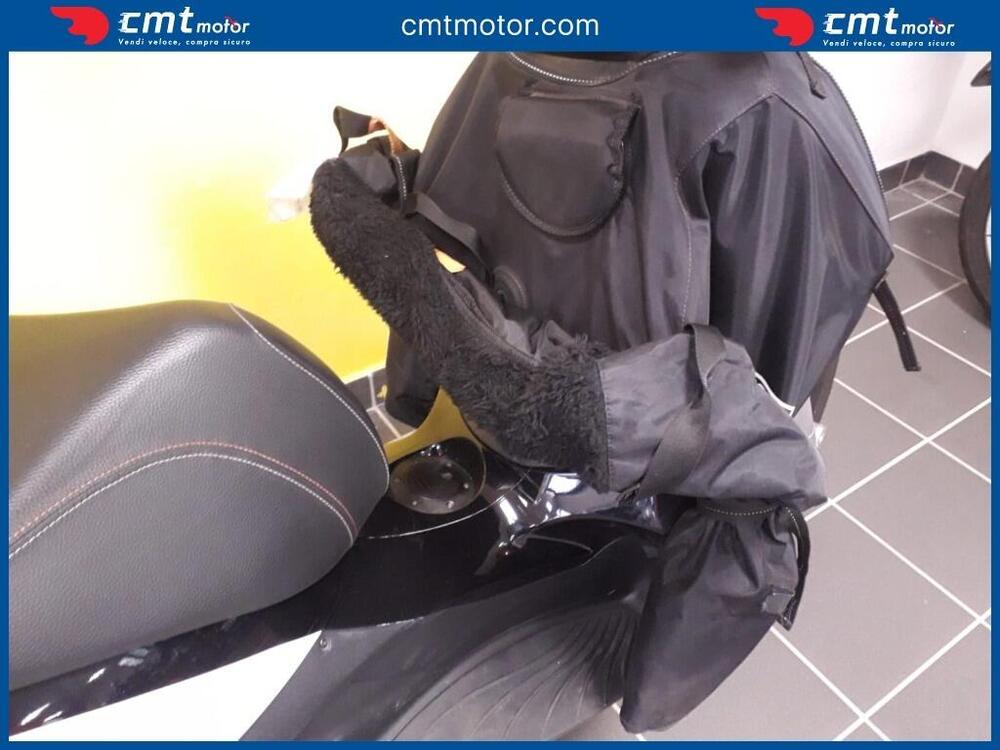 Piaggio Beverly 300 i.e. Street (2020) (10)