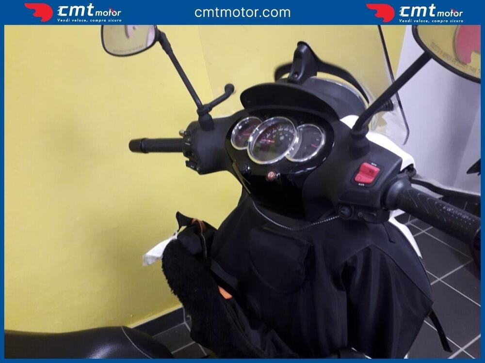 Piaggio Beverly 300 i.e. Street (2020) (11)