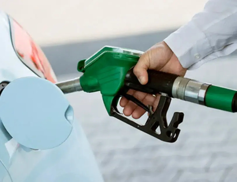 Prezzi benzina e diesel, che disastro! Il taglio delle accise sui carburanti in vigore da oggi, ma alla pompa i prezzi salgono