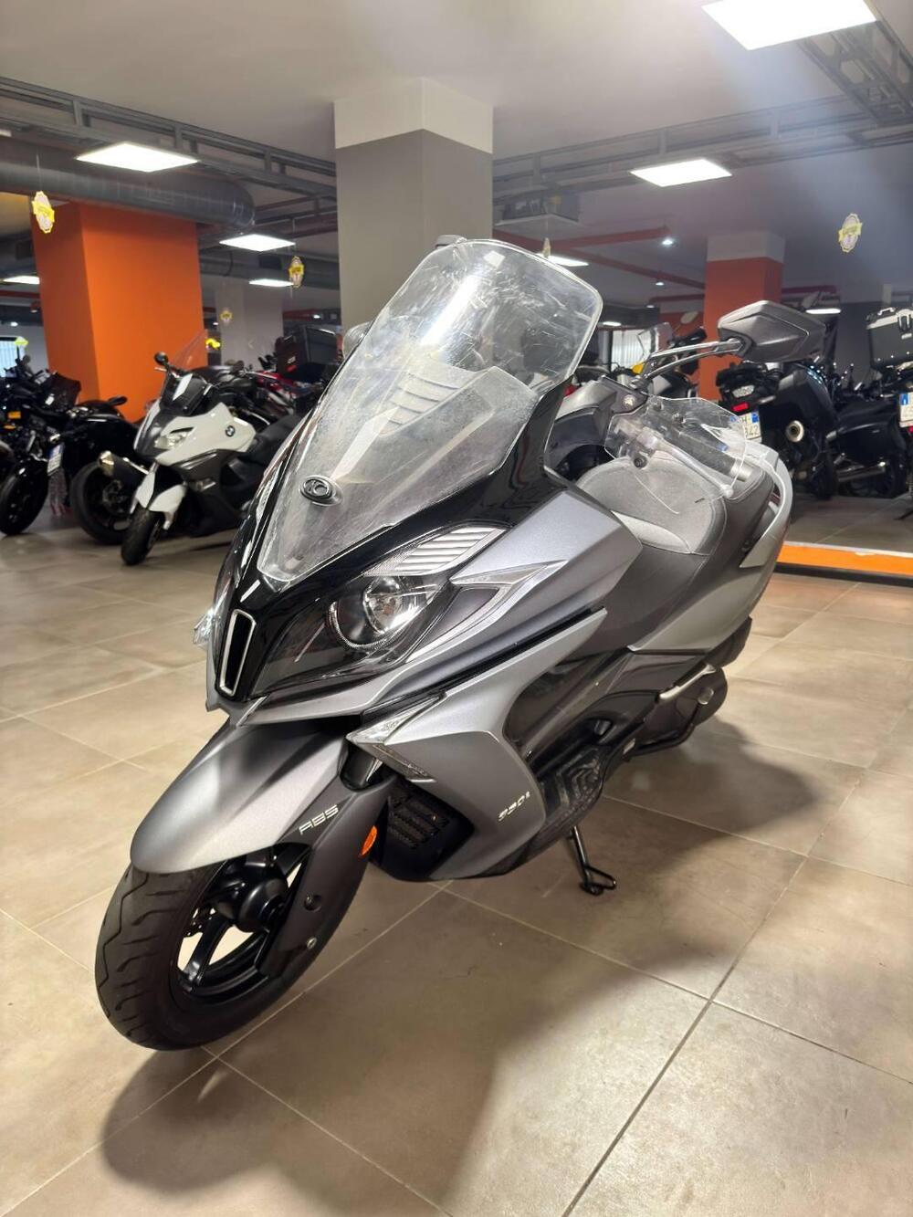 Kymco Downtown 350i ABS (2015 - 17) (3)