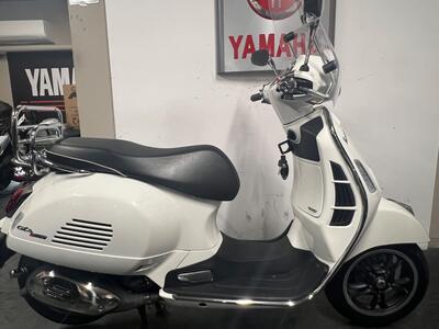 Vespa GTS 300 (2023 - 24) usata
