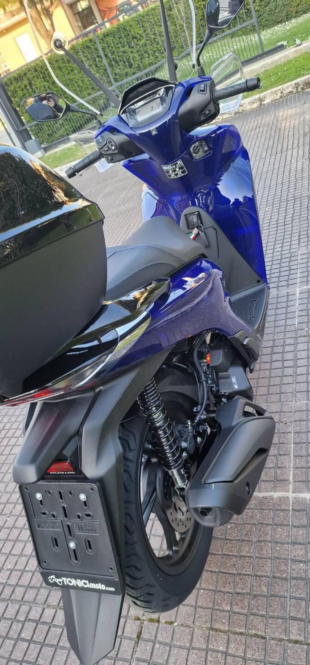 Honda SH 125 Vetro (2026) (2)