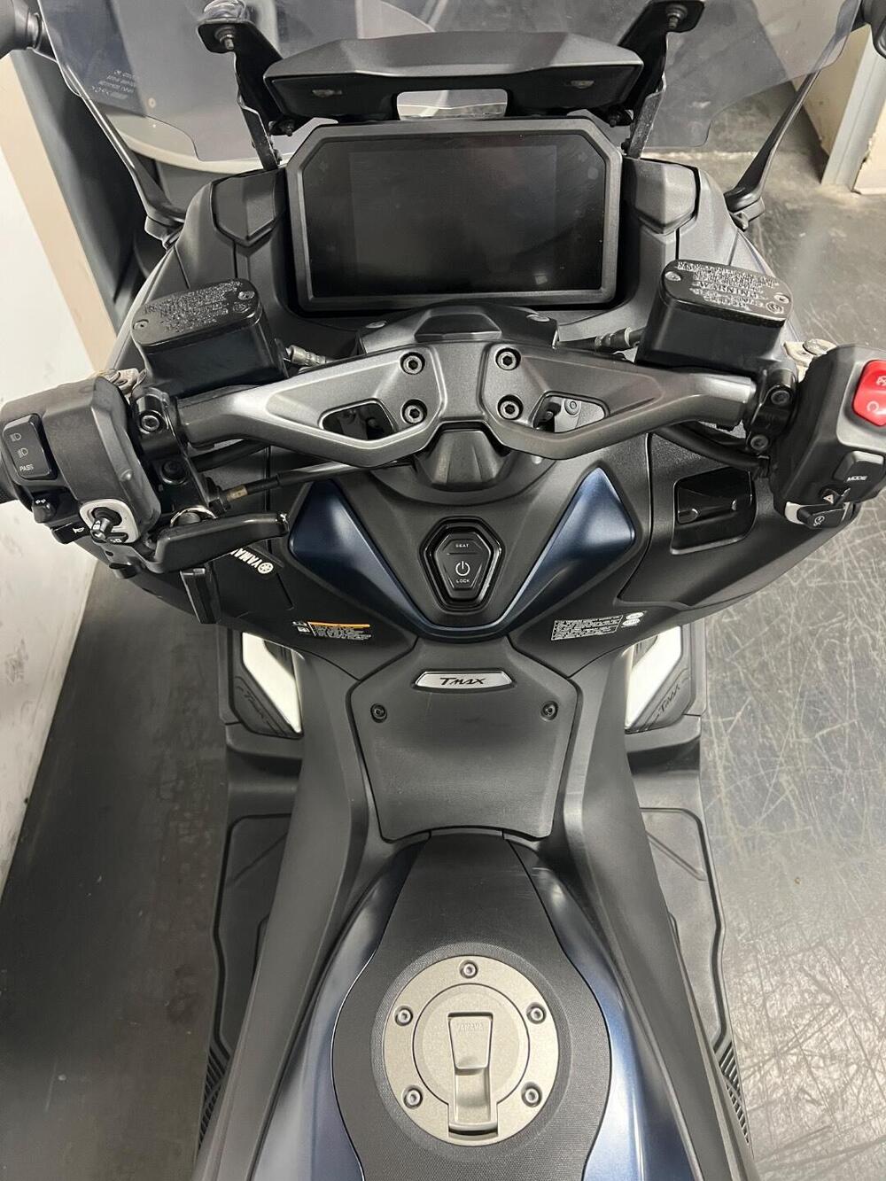 Yamaha T-Max 560 (2022 - 24) (8)