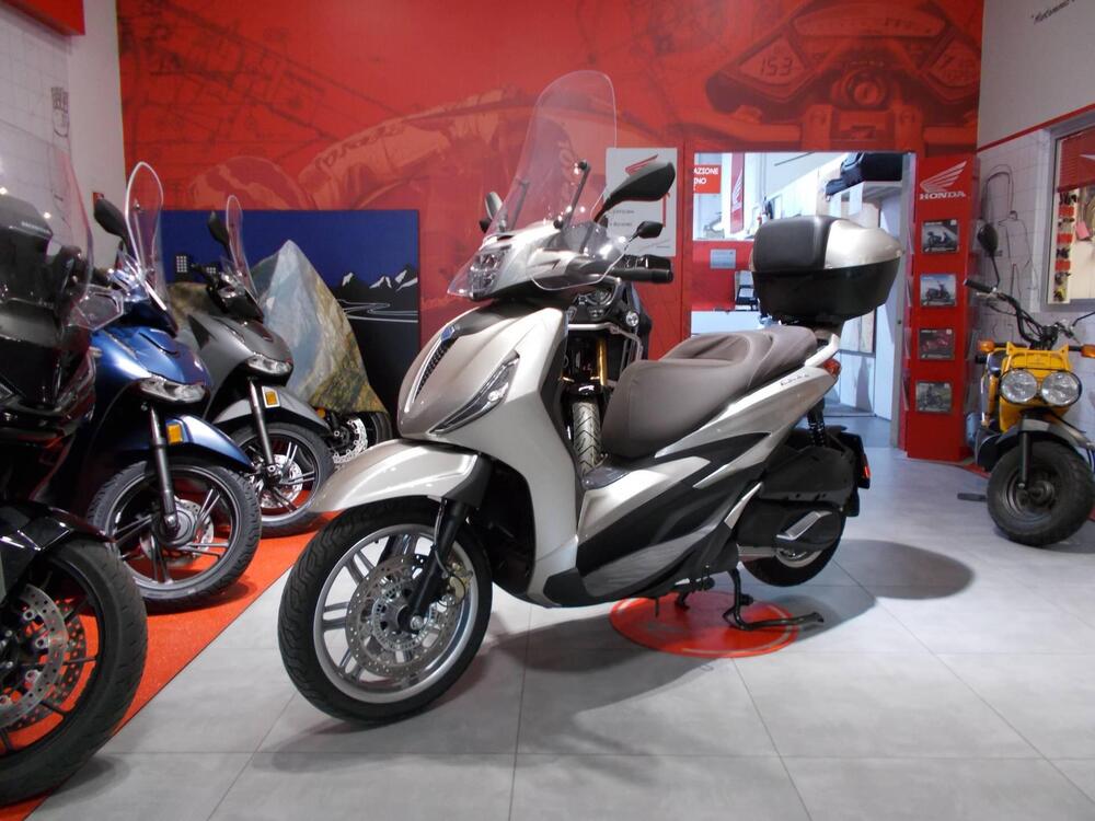 Piaggio Beverly 300 Hpe (2021) (2)