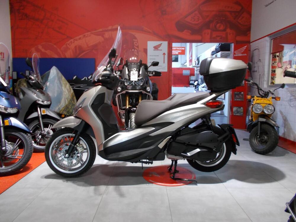 Piaggio Beverly 300 Hpe (2021) (4)