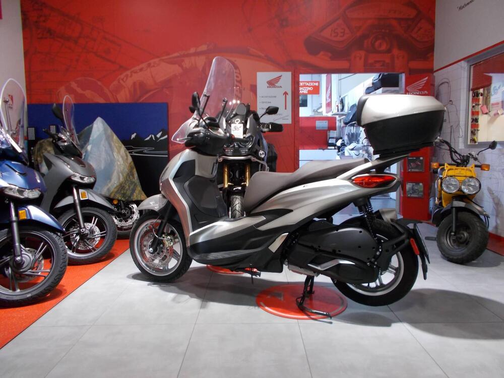 Piaggio Beverly 300 Hpe (2021) (5)