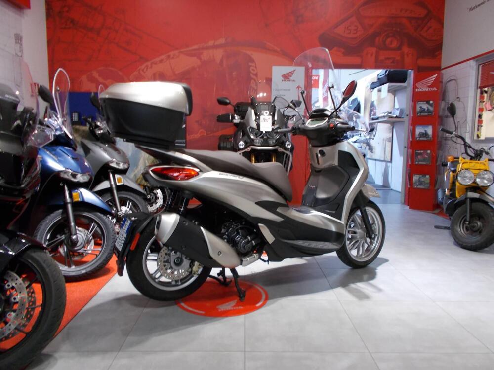 Piaggio Beverly 300 Hpe (2021) (10)