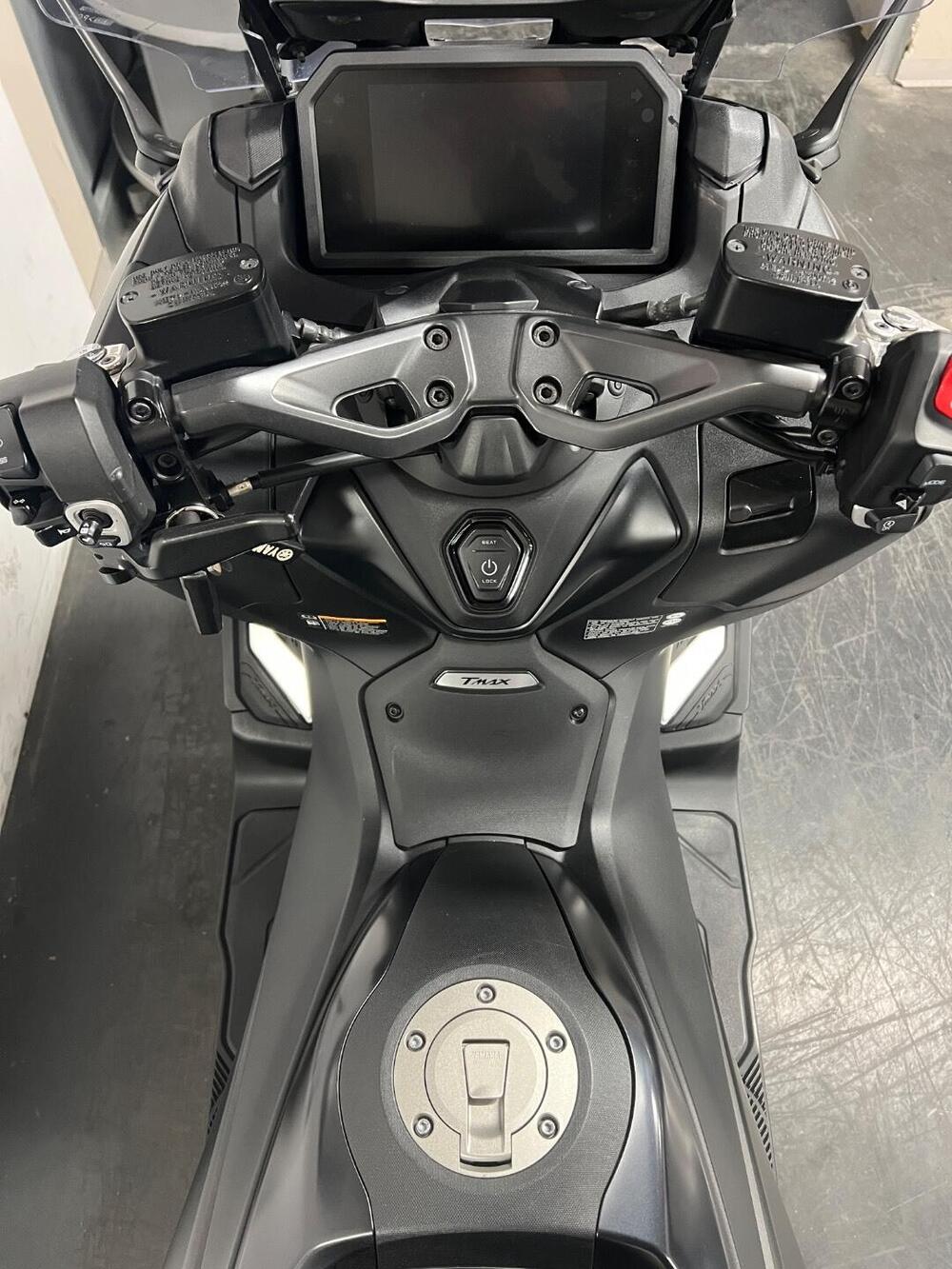 Yamaha T-Max 560 (2022 - 24) (8)
