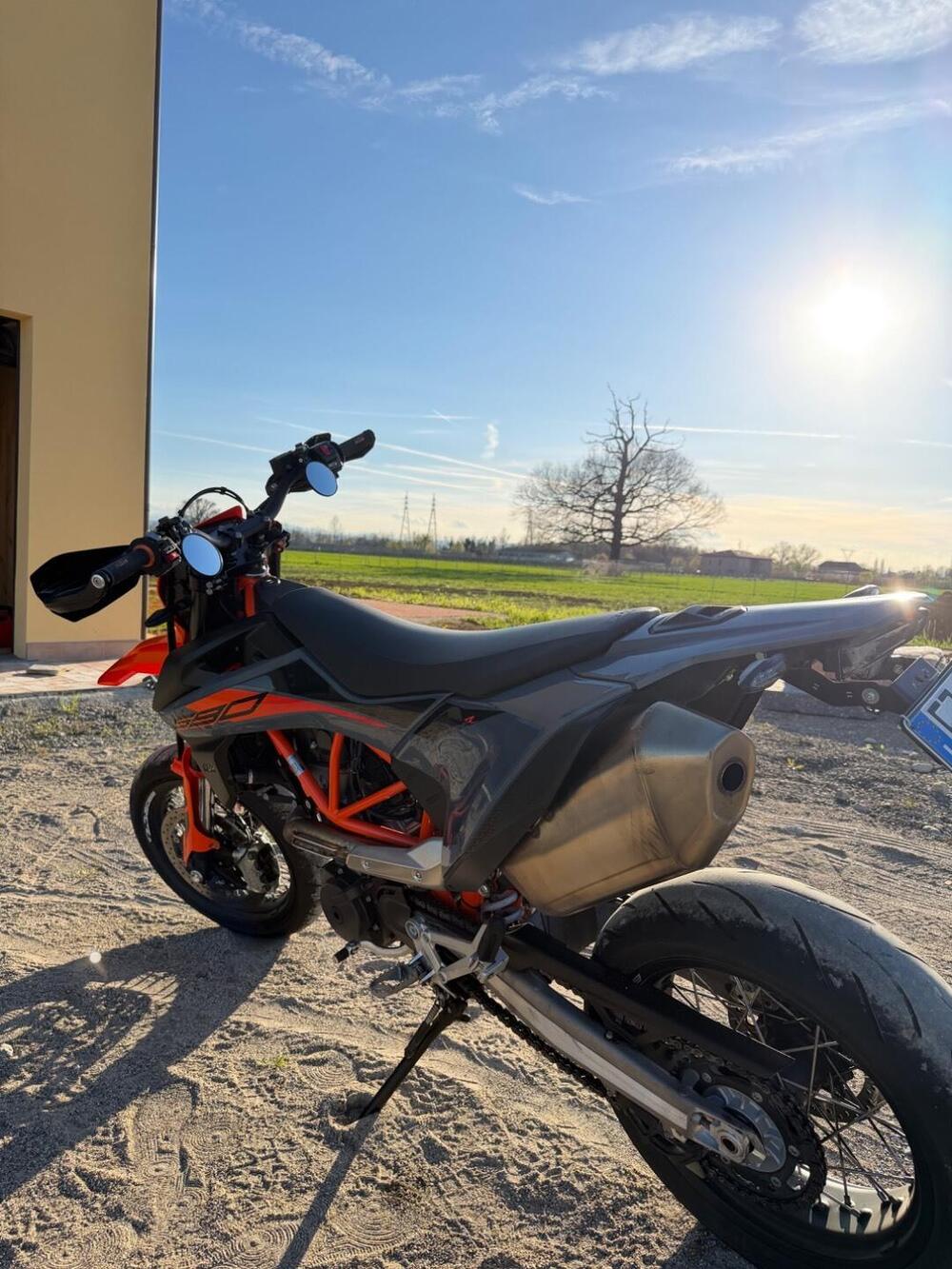 KTM 690 SMC R (2021 - 22) (4)