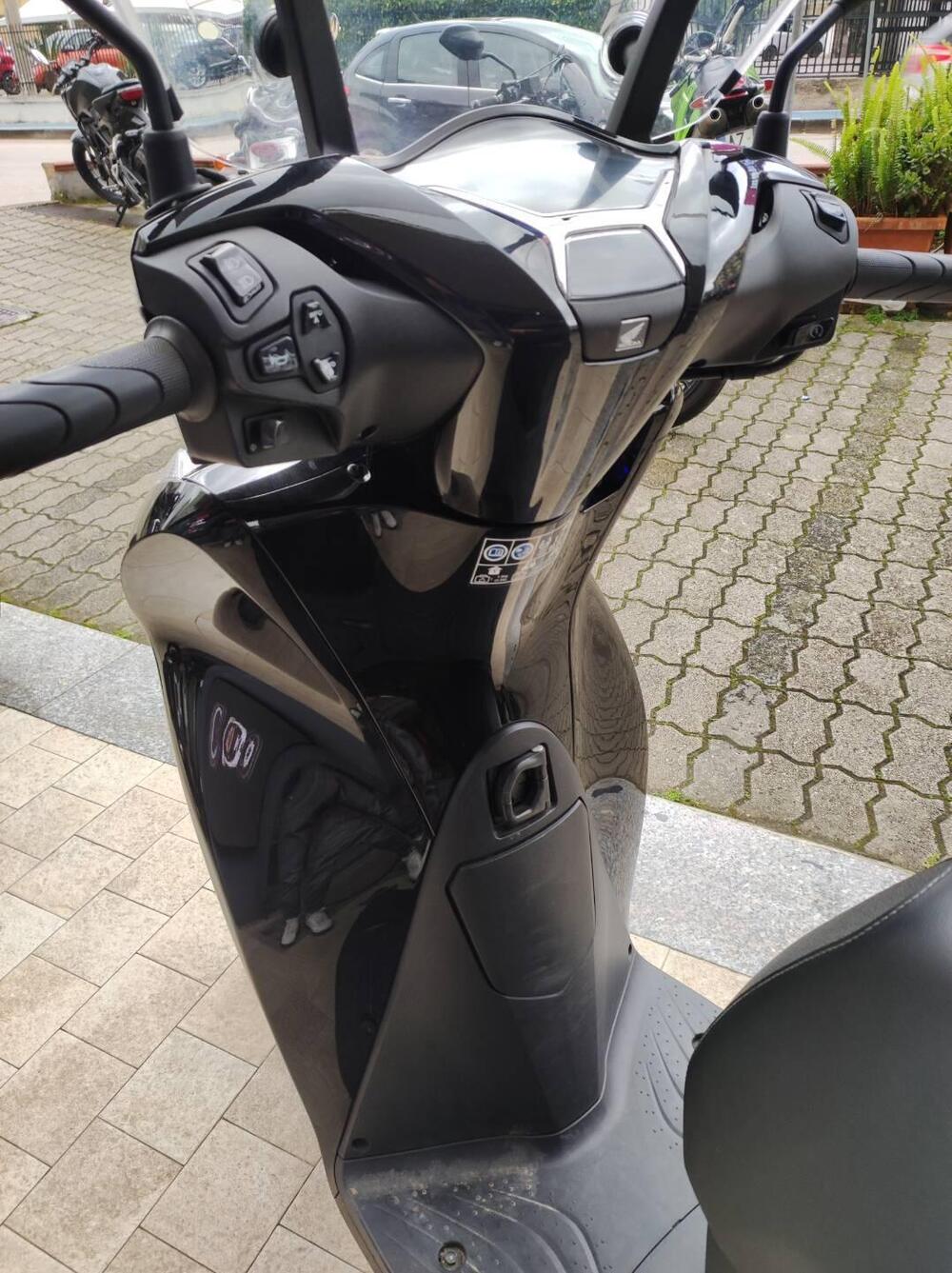 Honda SH 150i (2024 - 25) (6)