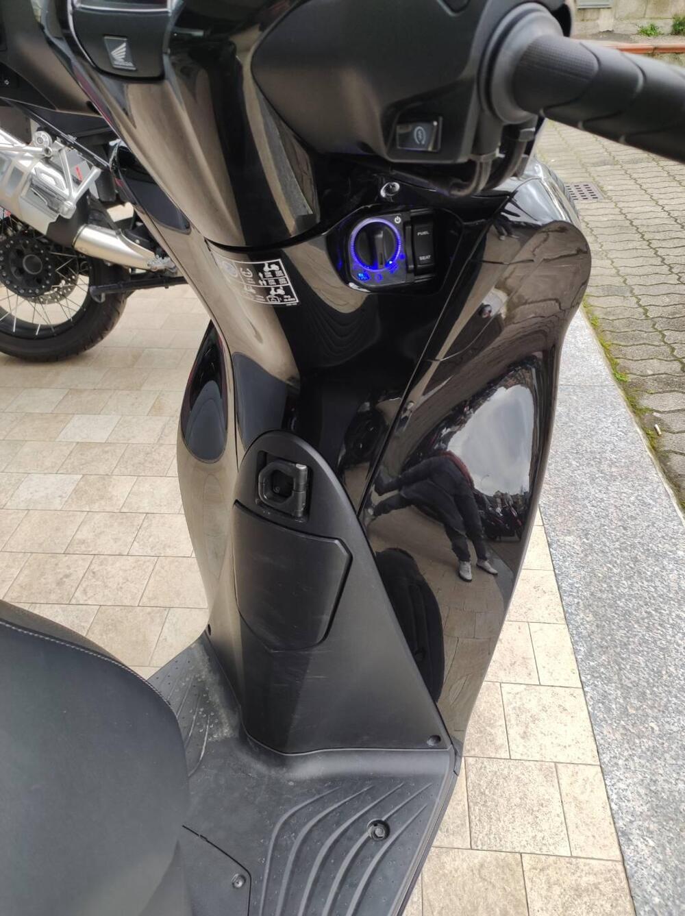 Honda SH 150i (2024 - 25) (7)