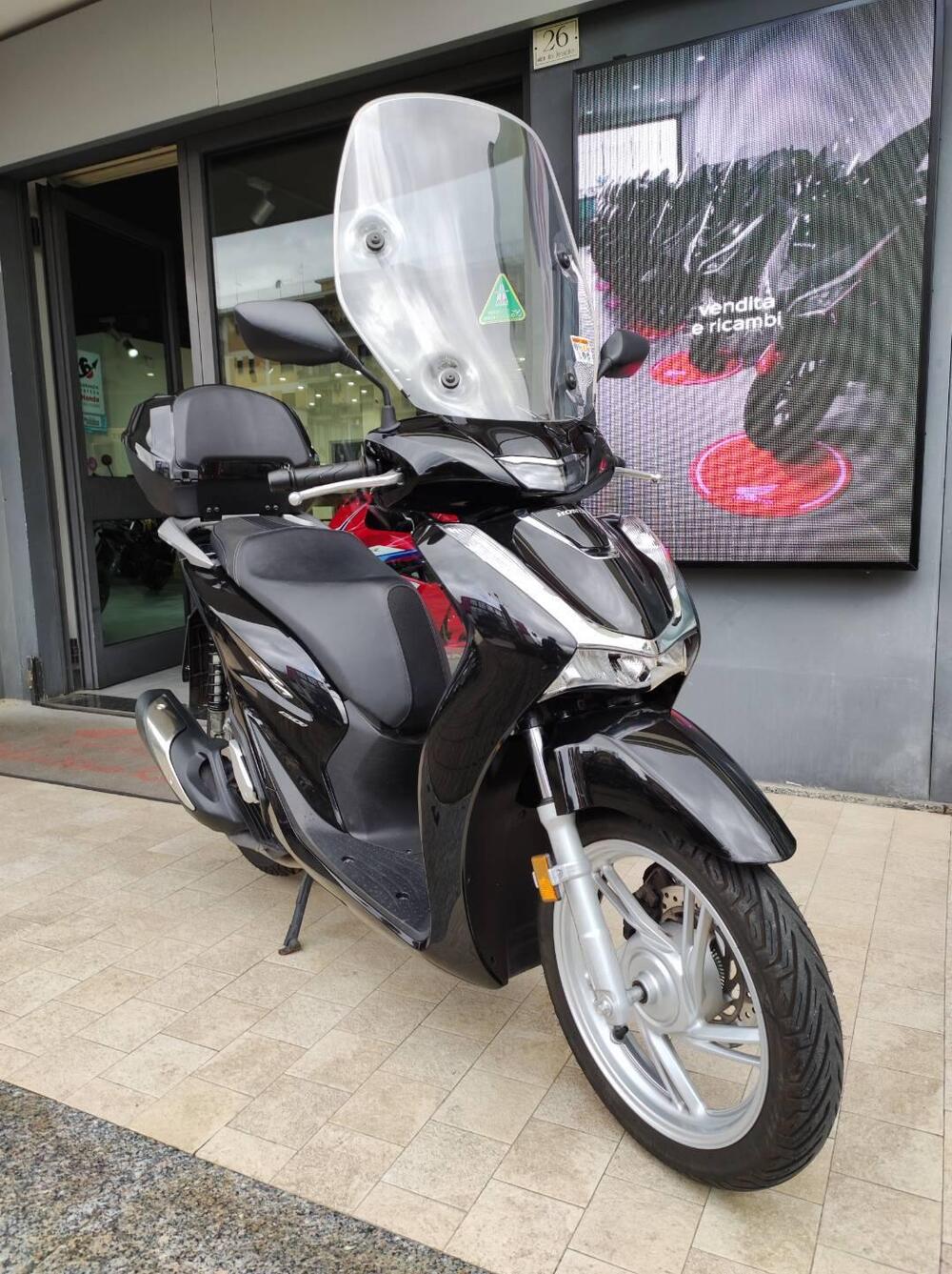 Honda SH 150i (2024 - 25) (8)