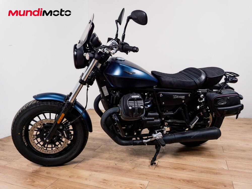 Moto Guzzi V9 Bobber (2021 - 25) (5)