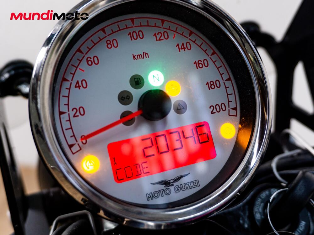 Moto Guzzi V9 Bobber (2021 - 25) (8)