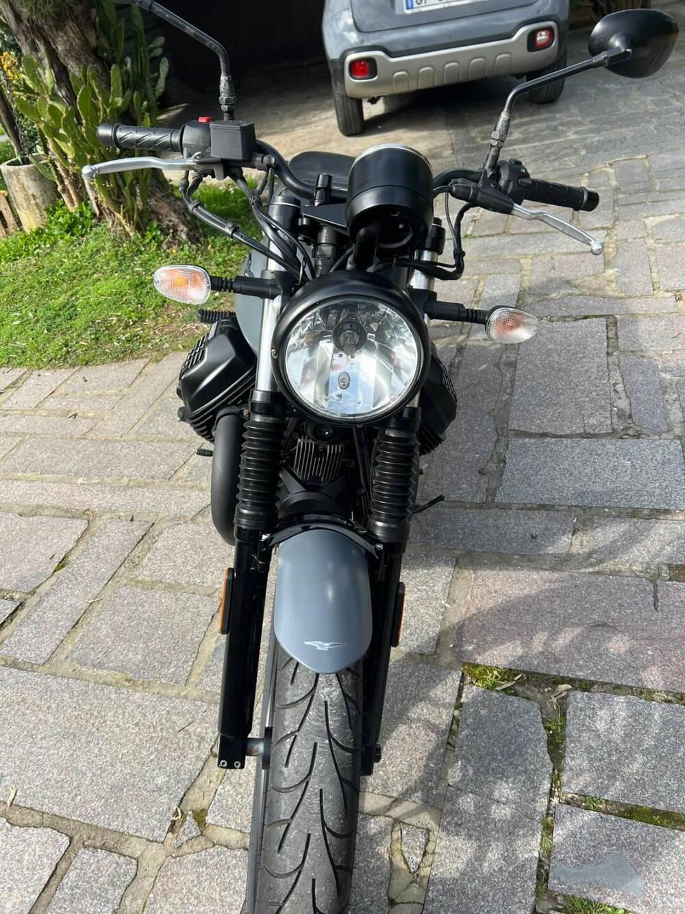 Moto Guzzi V7 III Stone (2017 - 20) (8)
