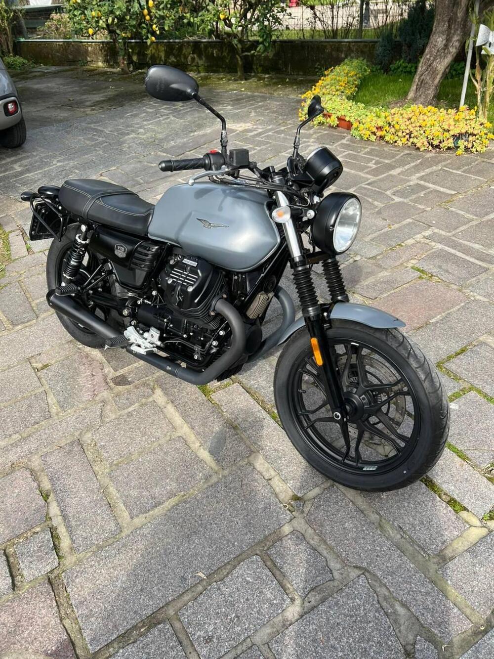 Moto Guzzi V7 III Stone (2017 - 20) (9)