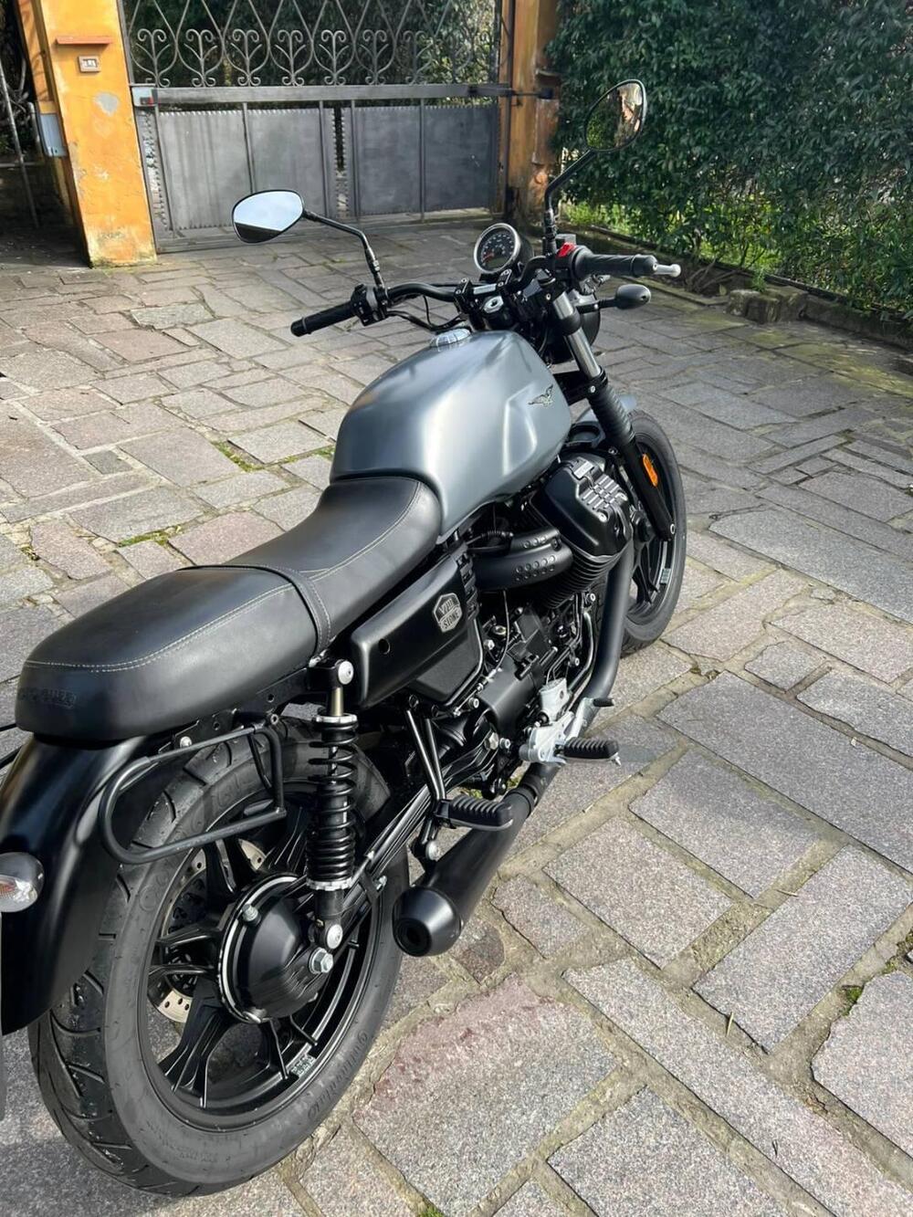 Moto Guzzi V7 III Stone (2017 - 20) (10)