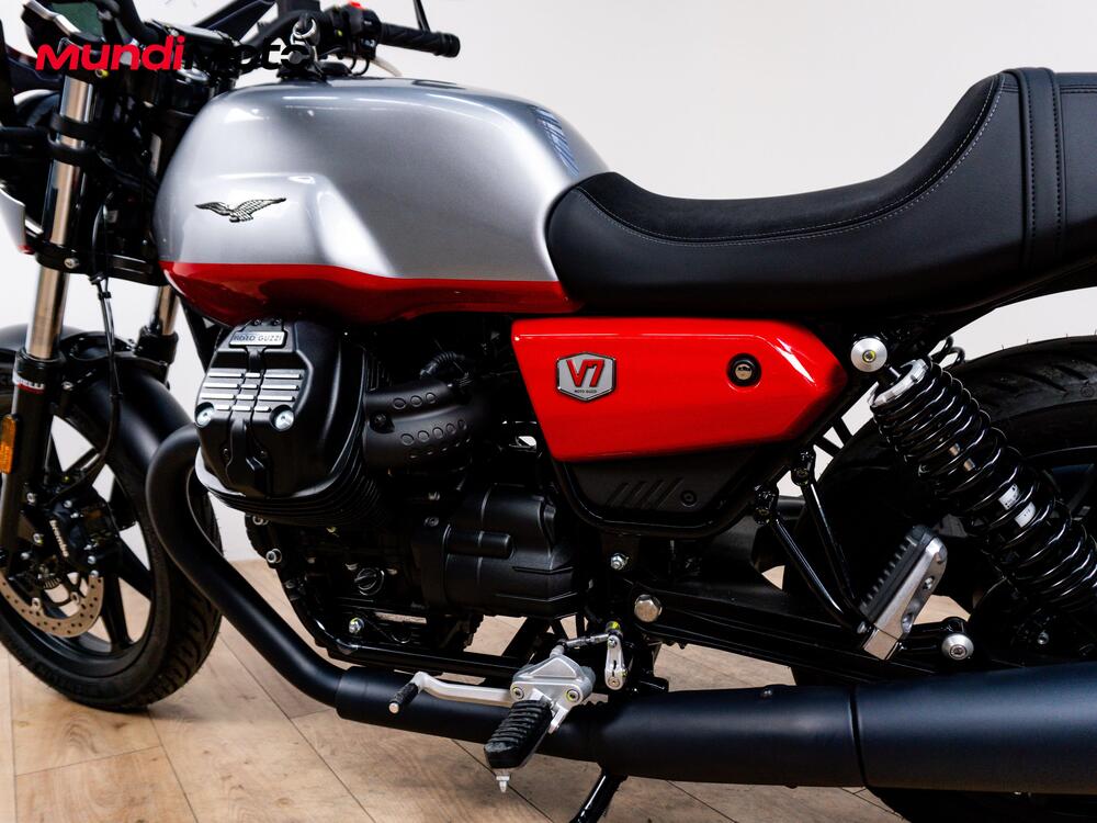 Moto Guzzi V7 Stone Corsa (2023 - 25) (10)