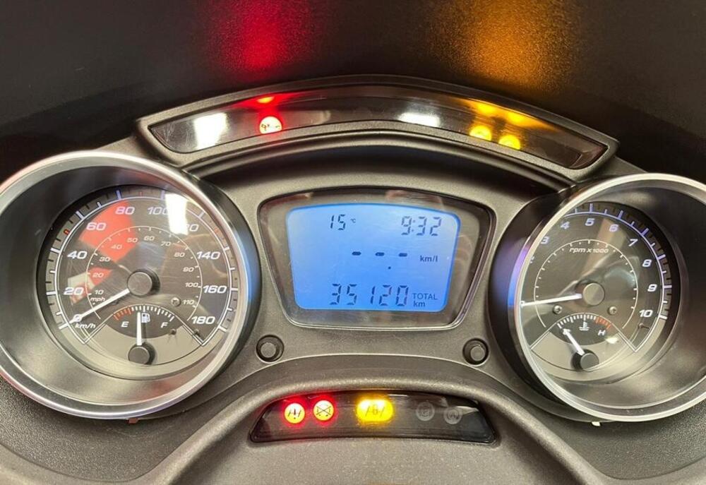 Piaggio Mp3 350 ie ABS (2018 - 19) (5)
