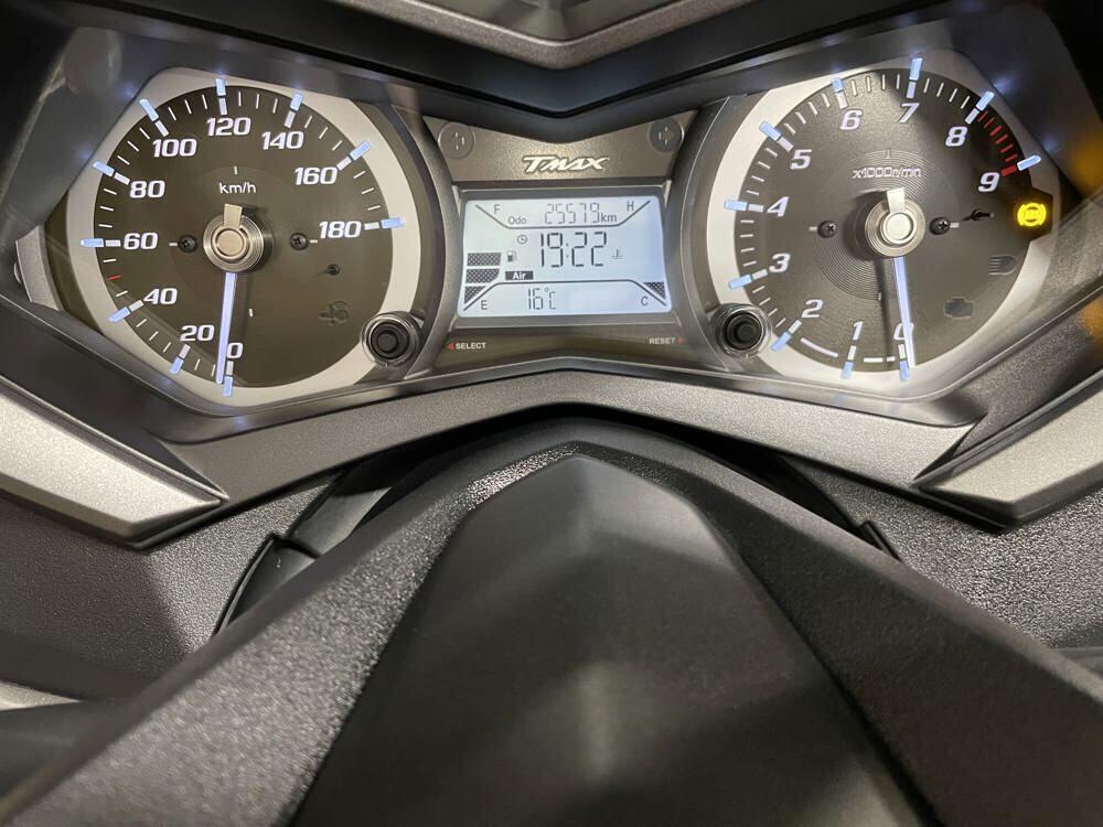Yamaha T-Max 530 Iron Max ABS (2014 - 17) (2)
