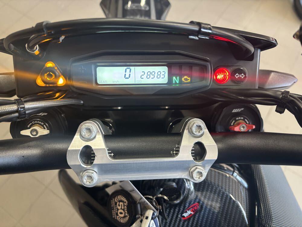 Husqvarna 701 Supermoto (2022) (9)