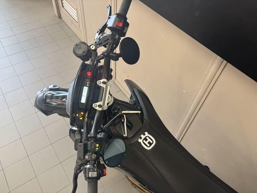 Husqvarna 701 Supermoto (2022) (6)