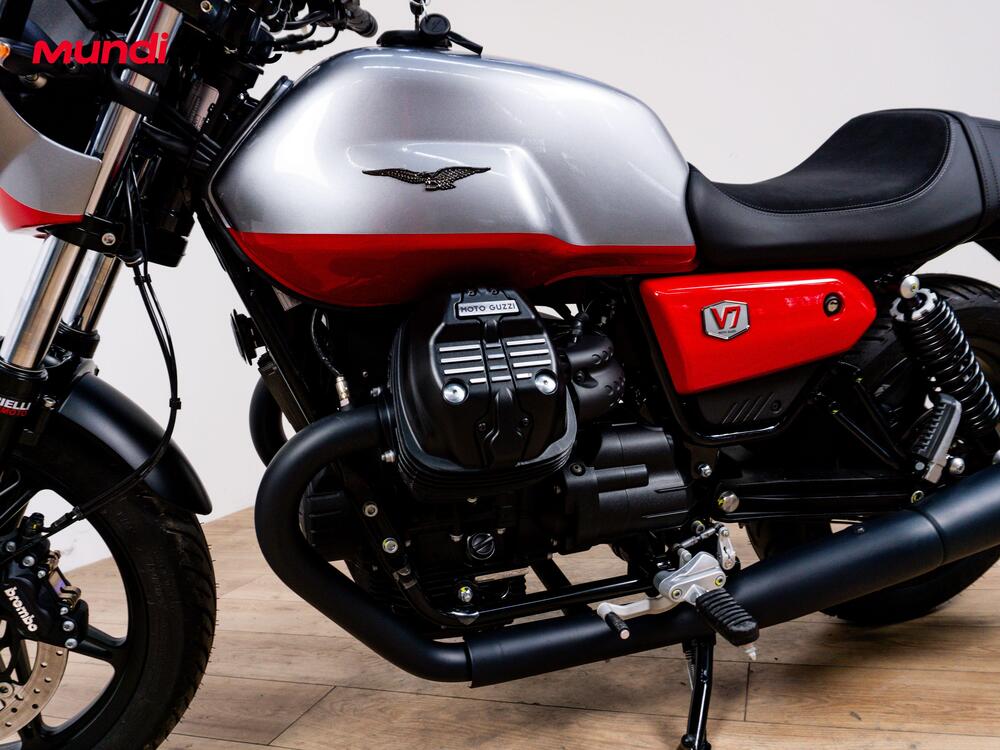 Moto Guzzi V7 Stone Corsa (2023 - 25) (9)