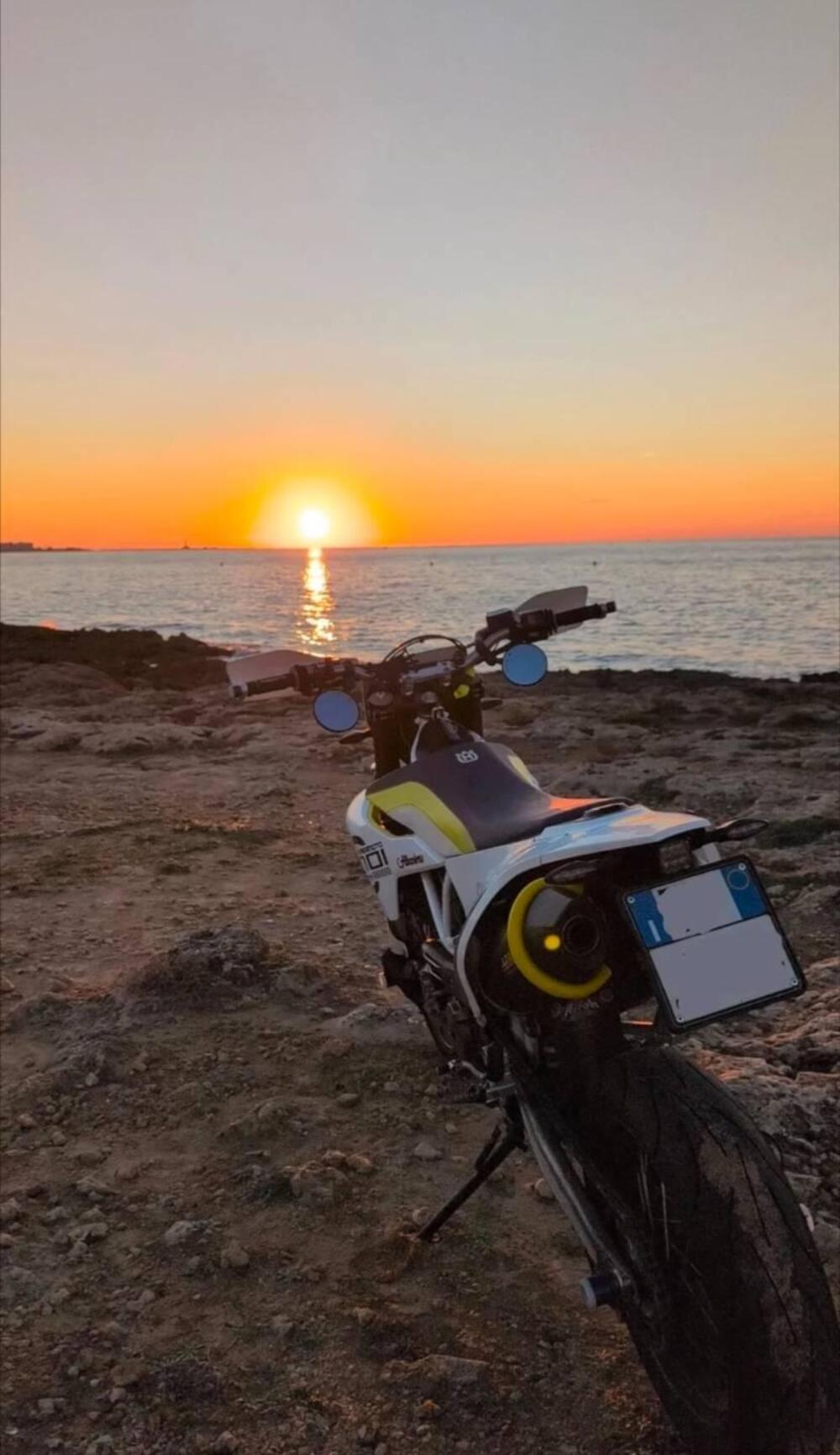 Husqvarna 701 Supermoto (2017 - 19) (4)