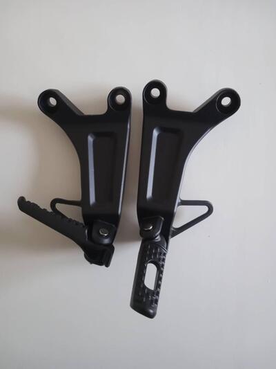 Pedane per scarico basso Triumph Speed triple 1050 Non conosco la marca