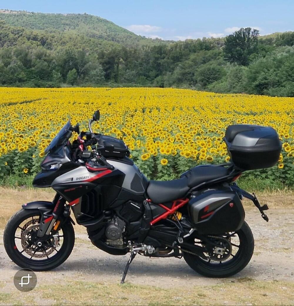 Ducati Multistrada V4 S Grand Tour (2024)