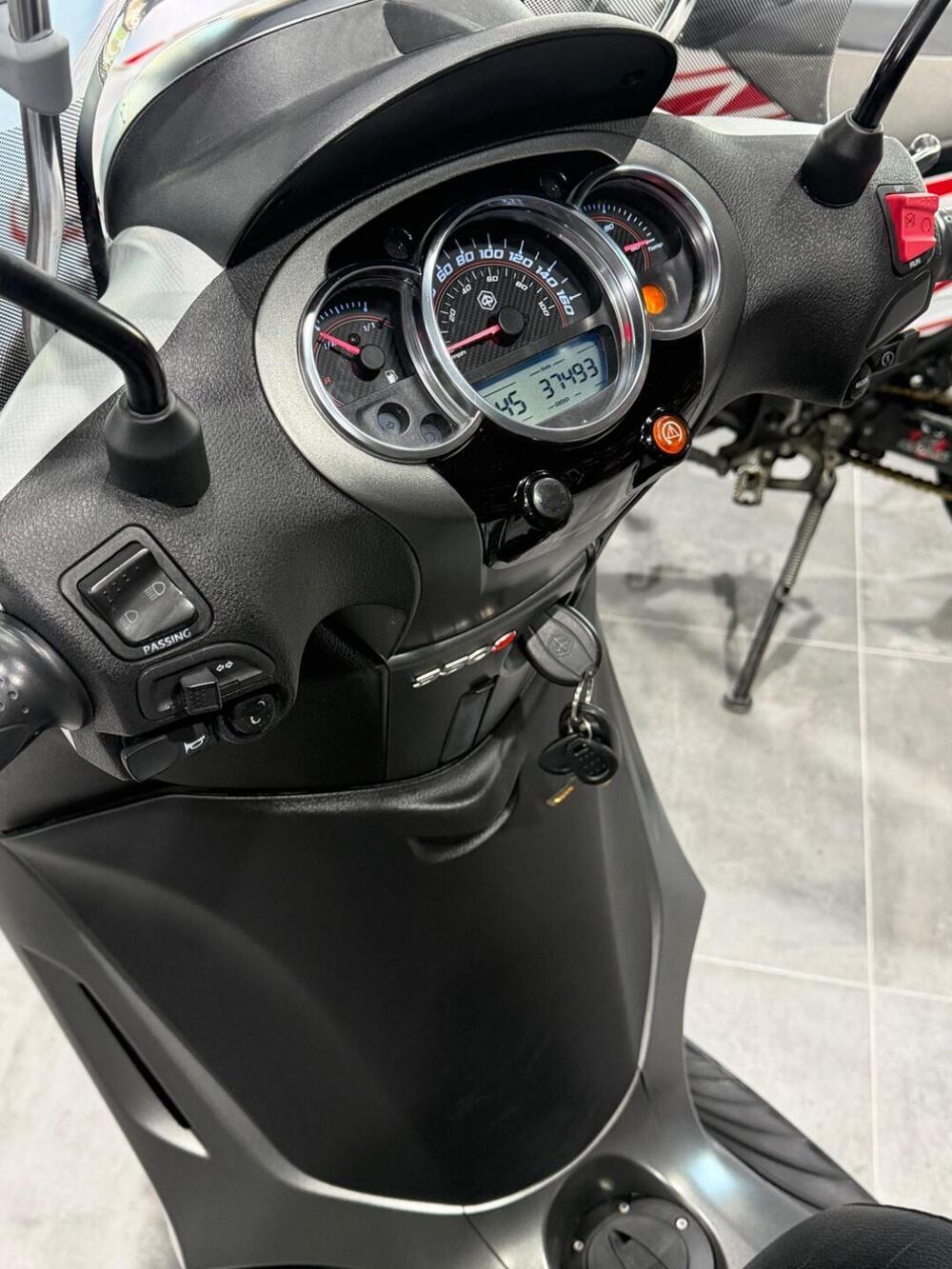 Piaggio Beverly 350 ABS (2016 - 20) (4)