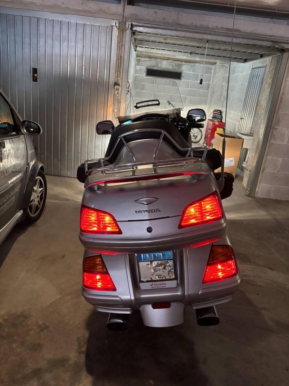 Honda GL 1800 Gold Wing (2000 - 05) (3)