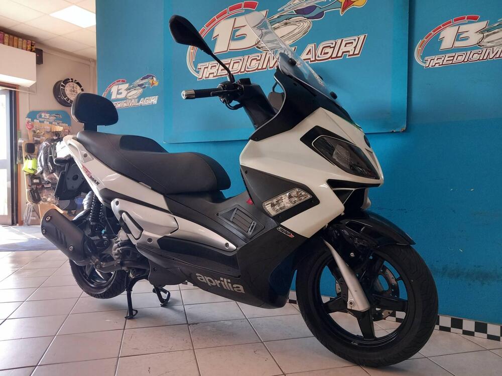 Aprilia SR Max 300 (2011 - 16) (2)