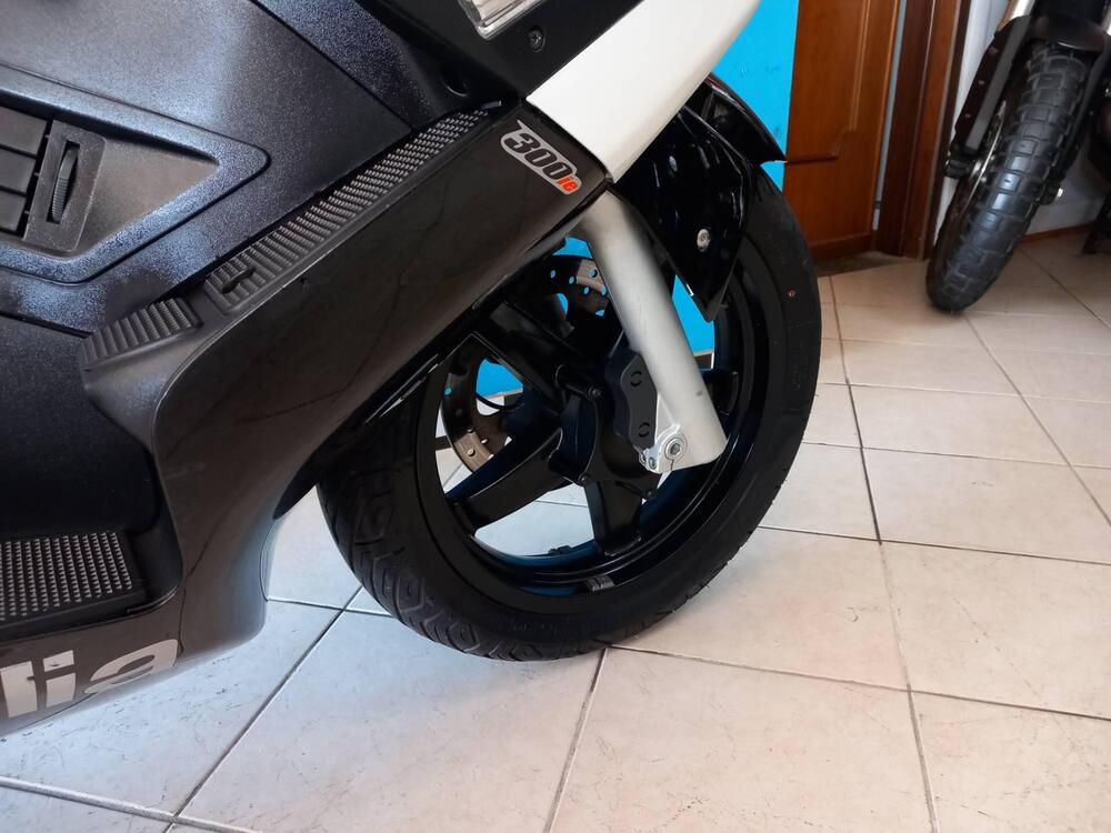 Aprilia SR Max 300 (2011 - 16) (16)