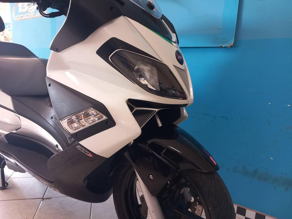 Aprilia SR Max 300 (2011 - 16) (17)