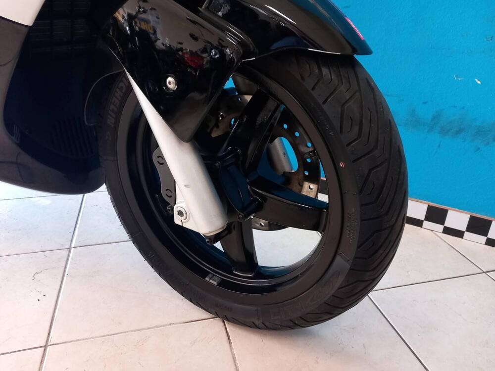 Aprilia SR Max 300 (2011 - 16) (19)