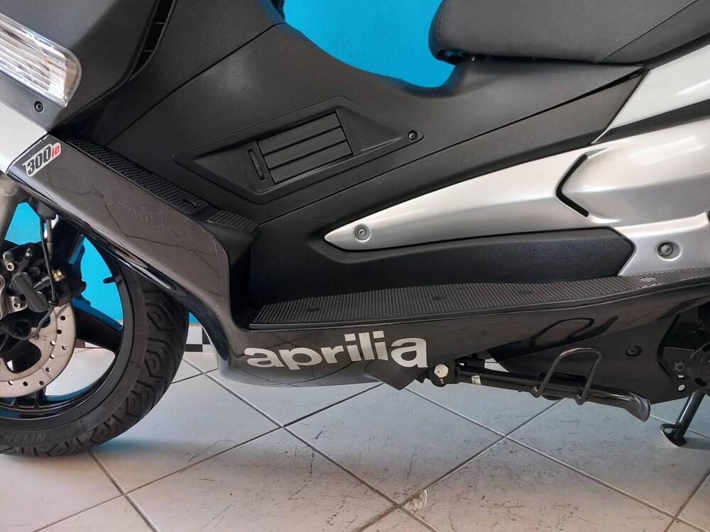 Aprilia SR Max 300 (2011 - 16) (9)