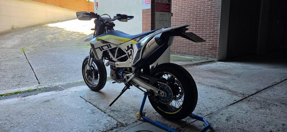 Husqvarna 701 Supermoto (2017 - 19)