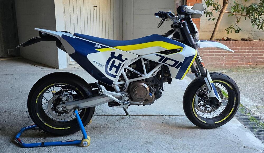 Husqvarna 701 Supermoto (2017 - 19) (2)