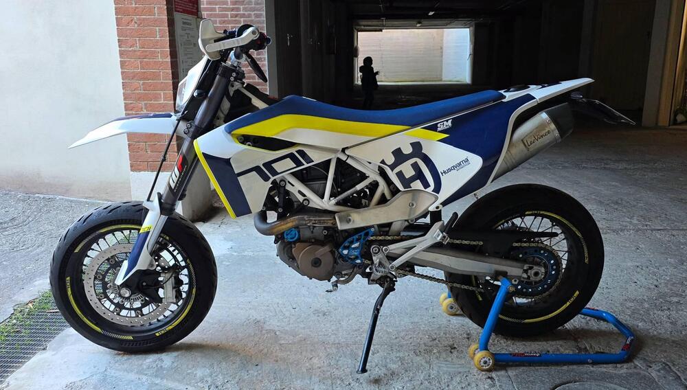 Husqvarna 701 Supermoto (2017 - 19) (3)