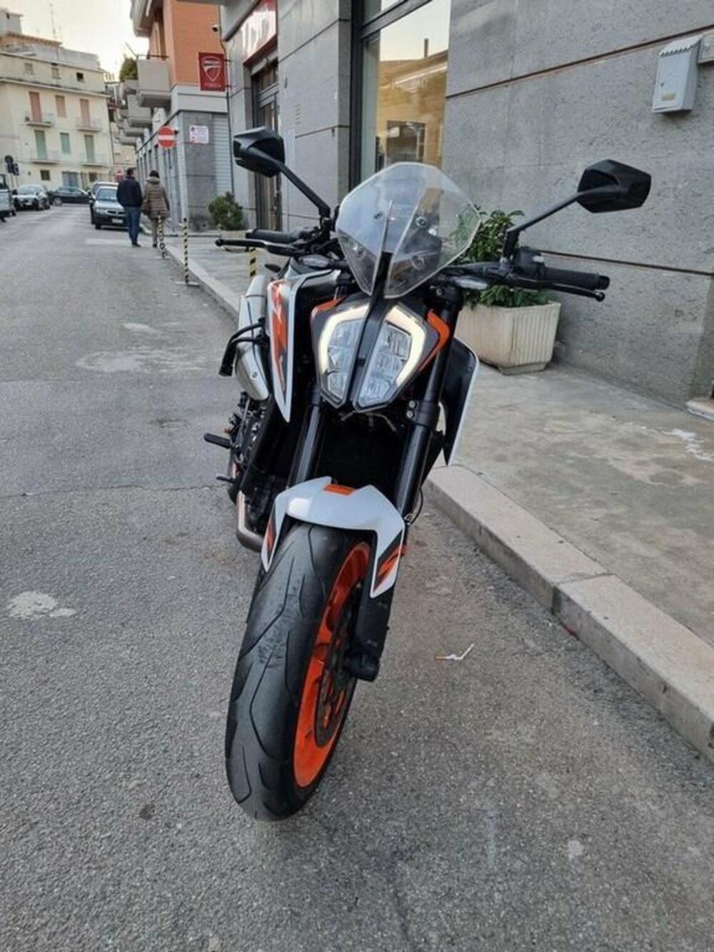 KTM 890 Duke R (2020) (3)