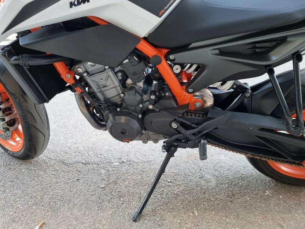 KTM 890 Duke R (2020) (9)