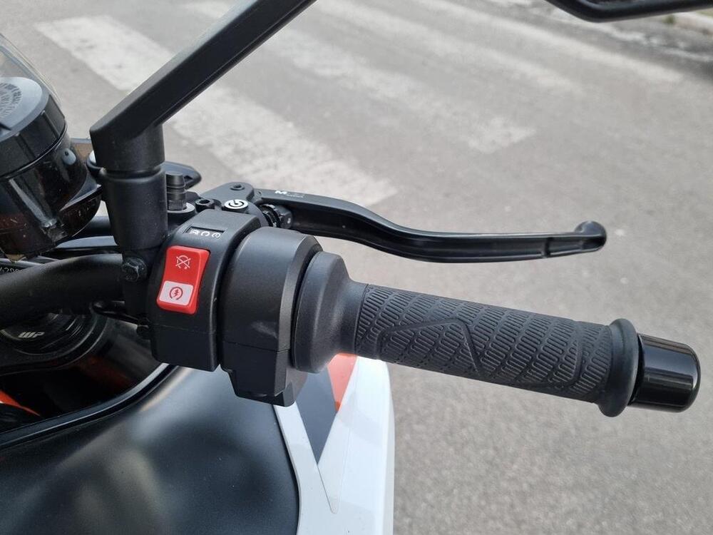 KTM 890 Duke R (2020) (12)