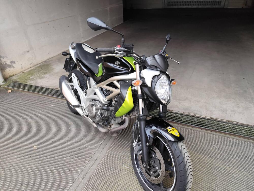 Suzuki Gladius 650 SFV (2009 - 15) (2)