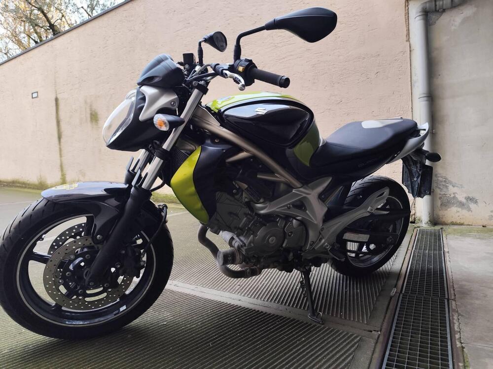 Suzuki Gladius 650 SFV (2009 - 15) (6)