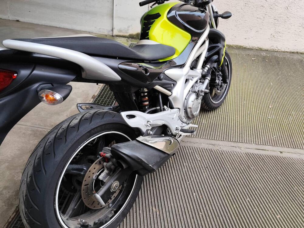 Suzuki Gladius 650 SFV (2009 - 15) (9)