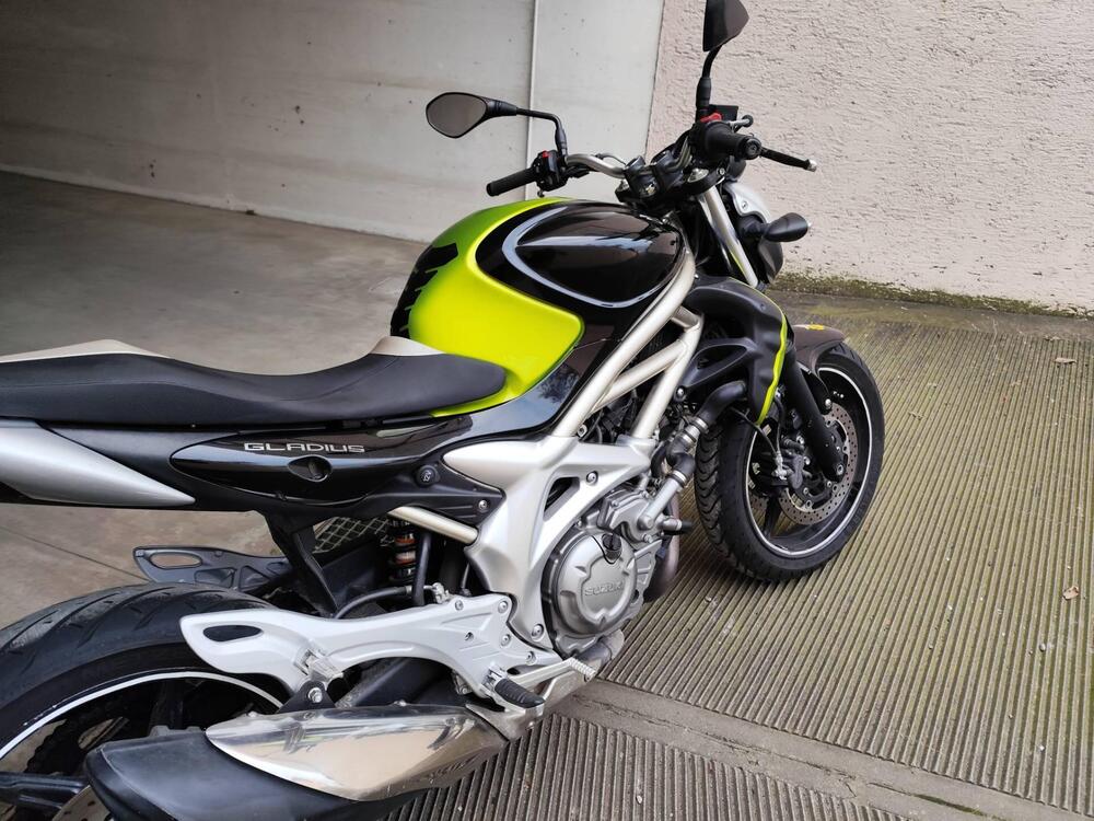 Suzuki Gladius 650 SFV (2009 - 15) (10)